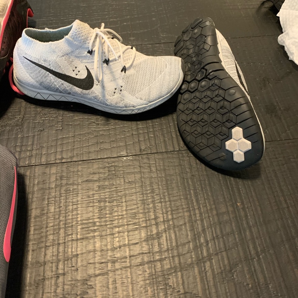 Nike flyknits size 6